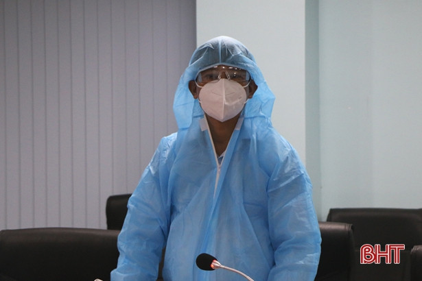 TP Hà Tĩnh tặng trang thiết bị y tế giúp huyện Pặc Xăn phòng chống dịch Covid-19