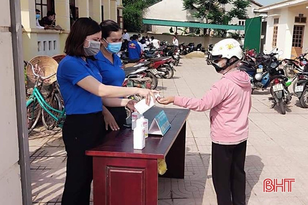80 đội tình nguyện Hà Tĩnh tích cực vào cuộc phòng, chống dịch Covid-19