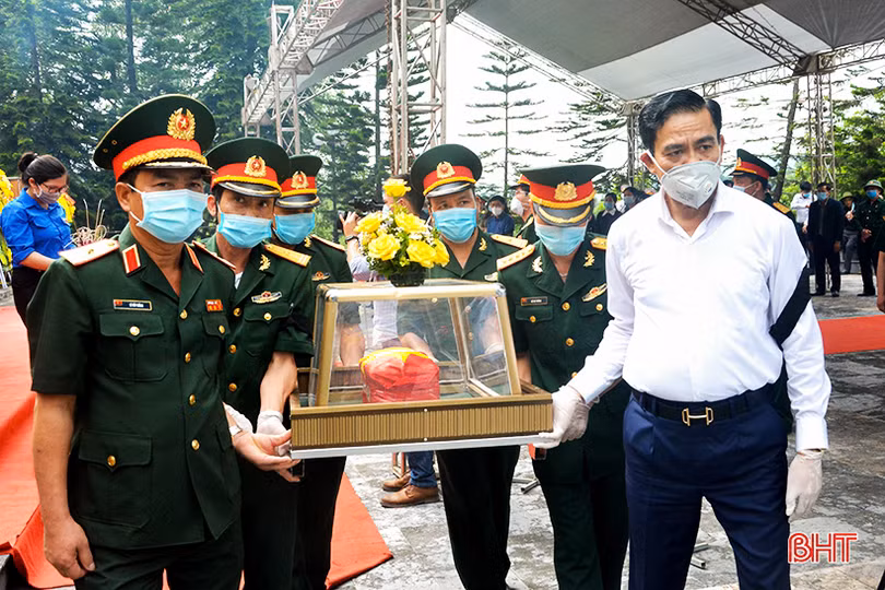 Hà Tĩnh tổ chức trọng thể lễ truy điệu, an táng 11 liệt sỹ quân tình nguyện và chuyên gia Việt Nam hy sinh tại Lào