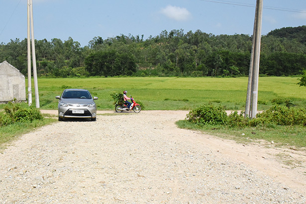 Cần ưu tiên bố trí kinh phí làm đường từ Le Ve Cửa Trẹm đến bãi rác Hồng Lộc