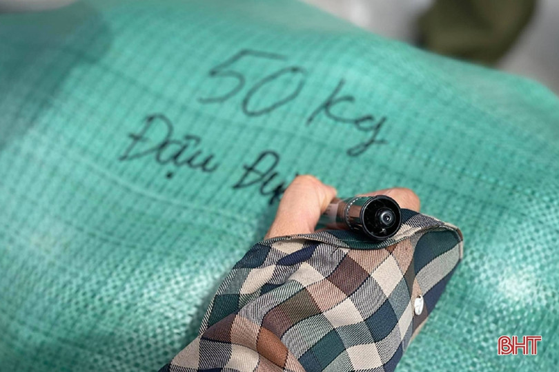 Hơn 30 tấn dưa của thôn cách ly chống dịch Covid-19 ở Hà Tĩnh chờ...“giải cứu”!