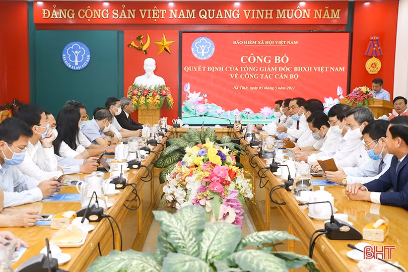 Công bố quyết định bổ nhiệm Giám đốc Bảo hiểm Xã hội Hà Tĩnh