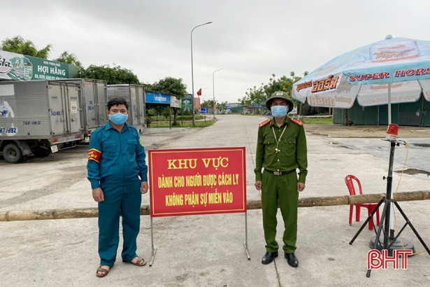 Công an Thạch Hà trắng đêm chống dịch