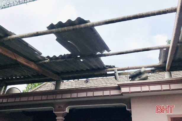 Lốc xoáy làm tốc 171 mái nhà, công trình ở huyện miền núi Hà Tĩnh