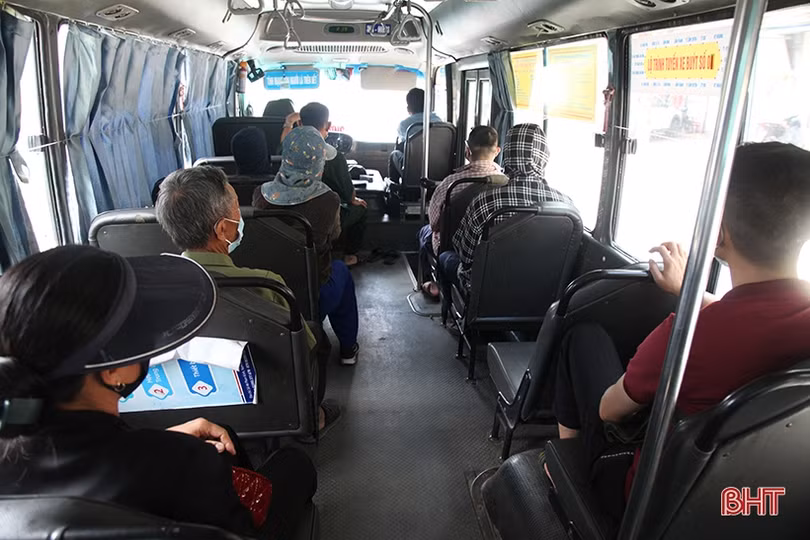 Hà Tĩnh: Siết chặt biện pháp phòng dịch Covid-19 trên xe buýt