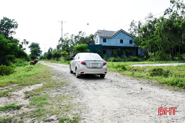 Cần ưu tiên bố trí kinh phí làm đường từ Le Ve Cửa Trẹm đến bãi rác Hồng Lộc