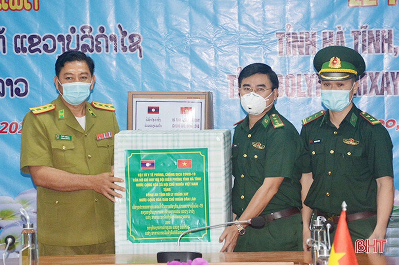 Hà Tĩnh trao tặng vật tư y tế phòng, chống dịch Covid-19 cho 2 tỉnh Bôlykhămxay và Khăm Muộn