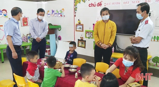 TP Hà Tĩnh, Thạch Hà cần tăng cường truyền thông, lập đoàn kiểm tra phòng dịch Covid-19