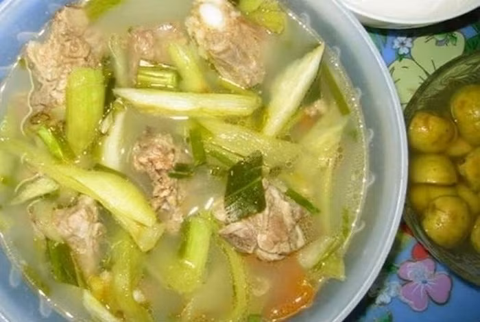 4 món ăn thanh mát từ dọc mùng cho cơm nhà thêm phong phú