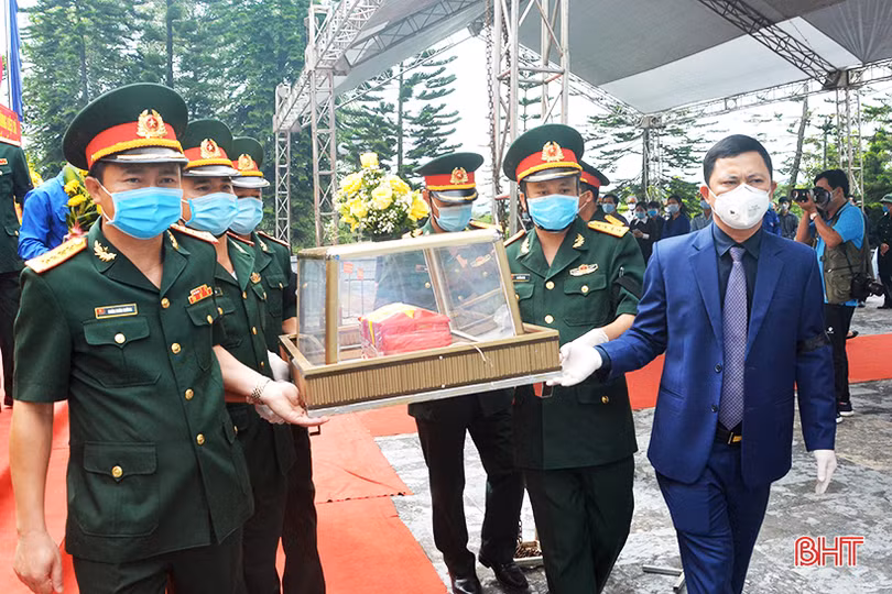 Hà Tĩnh tổ chức trọng thể lễ truy điệu, an táng 11 liệt sỹ quân tình nguyện và chuyên gia Việt Nam hy sinh tại Lào