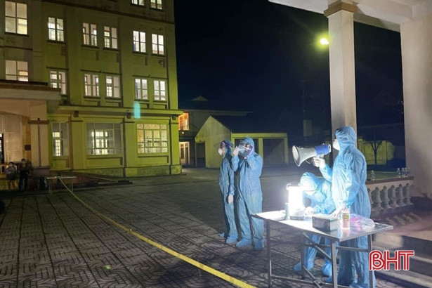 Công an Thạch Hà trắng đêm chống dịch