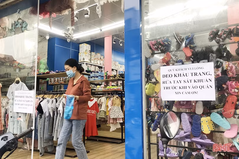 Phòng dịch Covid-19 trong kinh doanh, dịch vụ ở TP Hà Tĩnh: Nơi cảnh giác, chỗ lơ là!