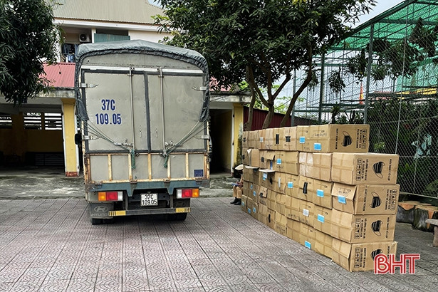 Hà Tĩnh: Bắt giữ xe tải chở 122.500 khẩu trang không rõ nguồn gốc xuất xứ