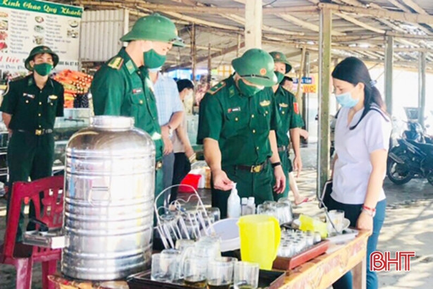 Hà Tĩnh: Xử phạt 12 người không đeo khẩu trang nơi công cộng ảnh 4 Hà Tĩnh: Xử phạt 12 người không đeo khẩu trang nơi công cộng