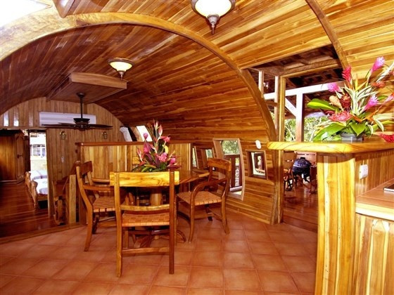 Biến máy bay cũ... thành nơi nghỉ dưỡng tuyệt đẹp giữa rừng