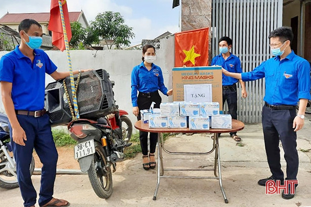 Tặng 15.000 khẩu trang cho chốt kiểm soát và đội tình nguyện phòng dịch Coivd-19