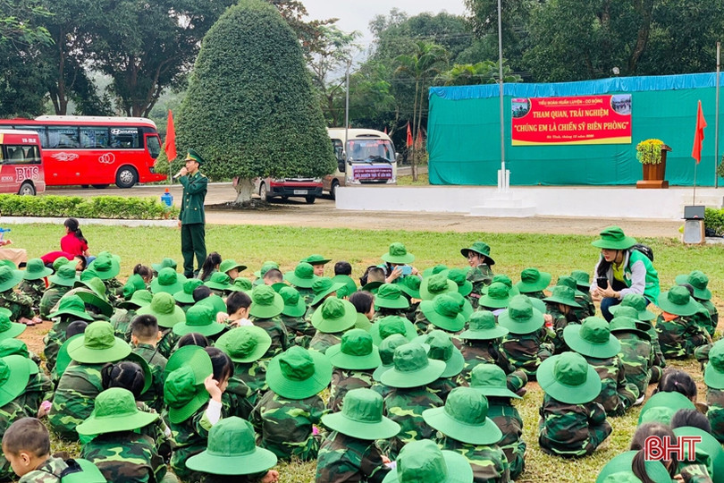 Bé mầm non Trí Đức “hóa thân” thành chiến sỹ biên phòng