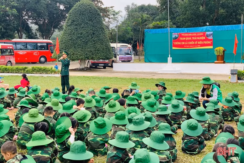 Bé mầm non Trí Đức “hóa thân” thành chiến sỹ biên phòng