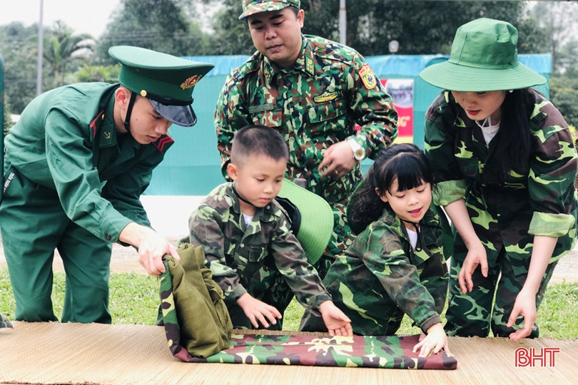 Bé mầm non Trí Đức “hóa thân” thành chiến sỹ biên phòng