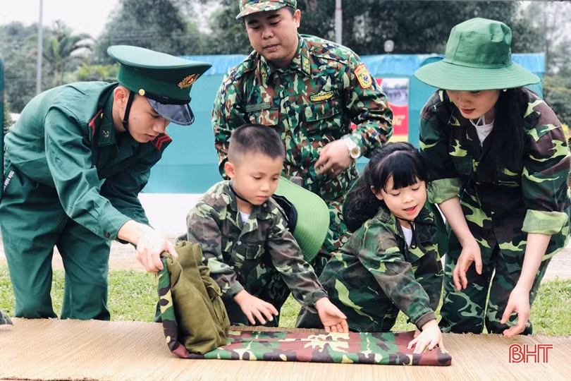Bé mầm non Trí Đức “hóa thân” thành chiến sỹ biên phòng