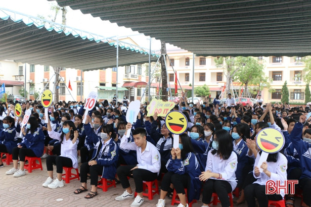 Học sinh TP Hà Tĩnh tìm hiểu sức khỏe sinh sản vị thành niên