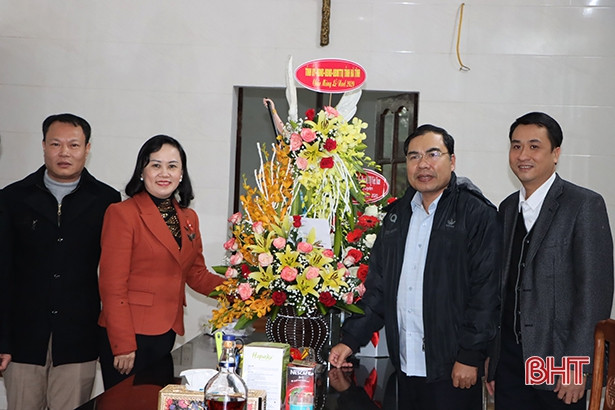 Trưởng ban Dân vận Tỉnh ủy, Giám đốc Công an tỉnh Hà Tĩnh chúc mừng Giáng sinh