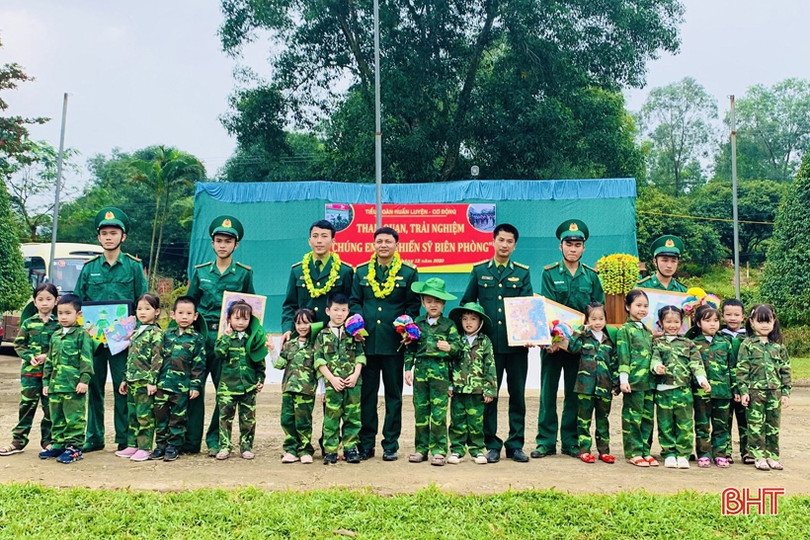 Bé mầm non Trí Đức “hóa thân” thành chiến sỹ biên phòng