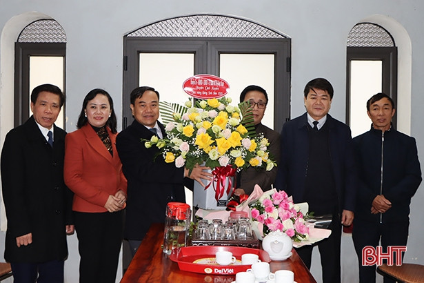 Trưởng ban Dân vận Tỉnh ủy, Giám đốc Công an tỉnh Hà Tĩnh chúc mừng Giáng sinh