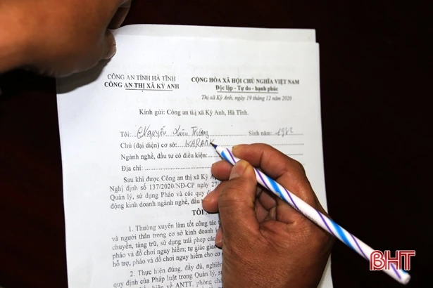 102 chủ cơ sở kinh doanh ở TX Kỳ Anh cam kết thực hiện nghị định mới về sử dụng pháo nổ