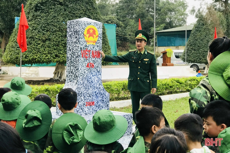 Bé mầm non Trí Đức “hóa thân” thành chiến sỹ biên phòng