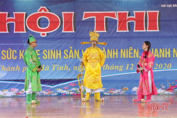 Học sinh TP Hà Tĩnh tìm hiểu sức khỏe sinh sản vị thành niên