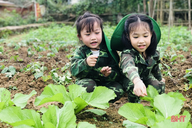 Bé mầm non Trí Đức “hóa thân” thành chiến sỹ biên phòng