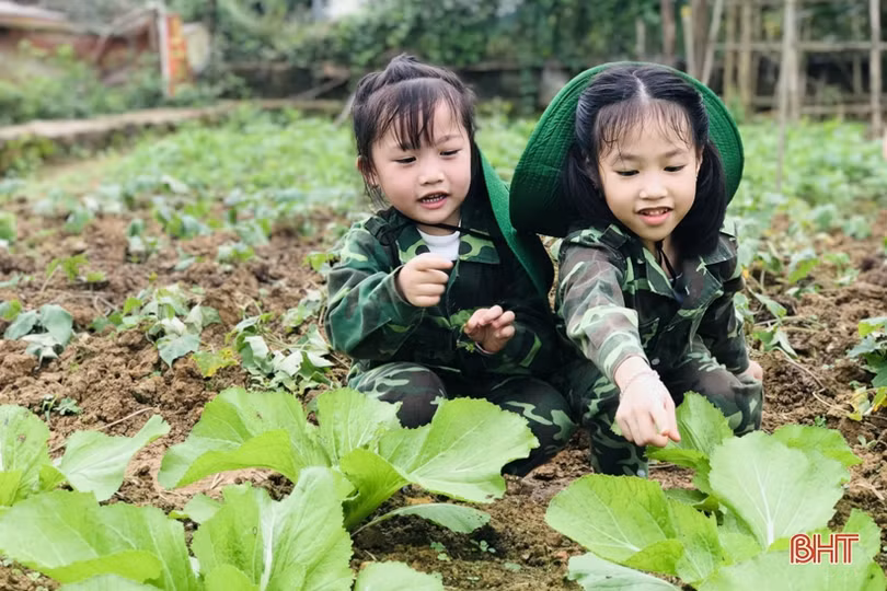Bé mầm non Trí Đức “hóa thân” thành chiến sỹ biên phòng