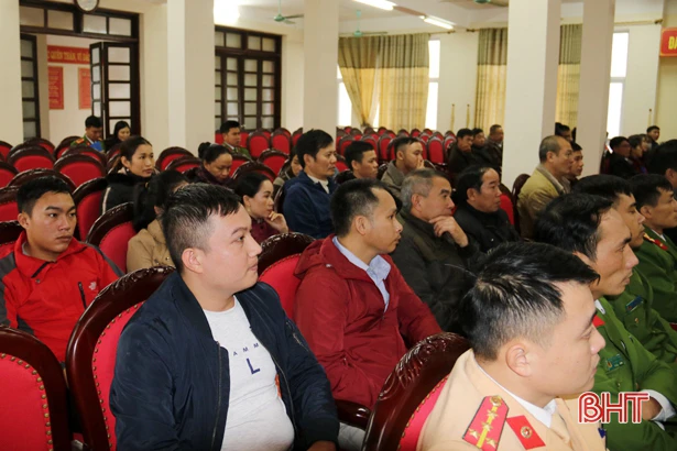 102 chủ cơ sở kinh doanh ở TX Kỳ Anh cam kết thực hiện nghị định mới về sử dụng pháo nổ