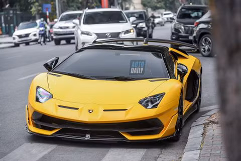 Lamborghini Aventador SVJ Roadster đầu tiên lăn bánh tại Việt Nam