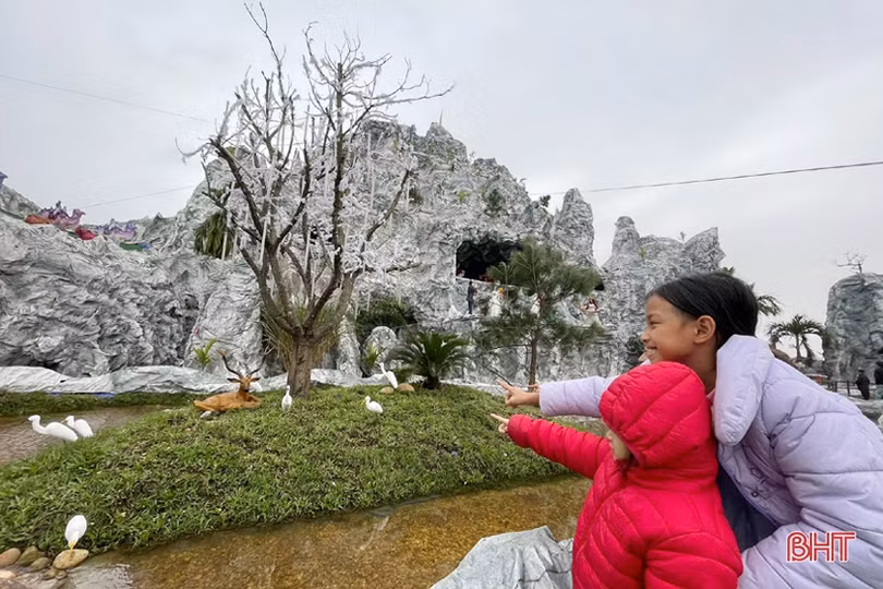 Chiêm ngưỡng hang đá Bê-lem “khổng lồ” từ hàng ngàn cây tre ở Hà Tĩnh
