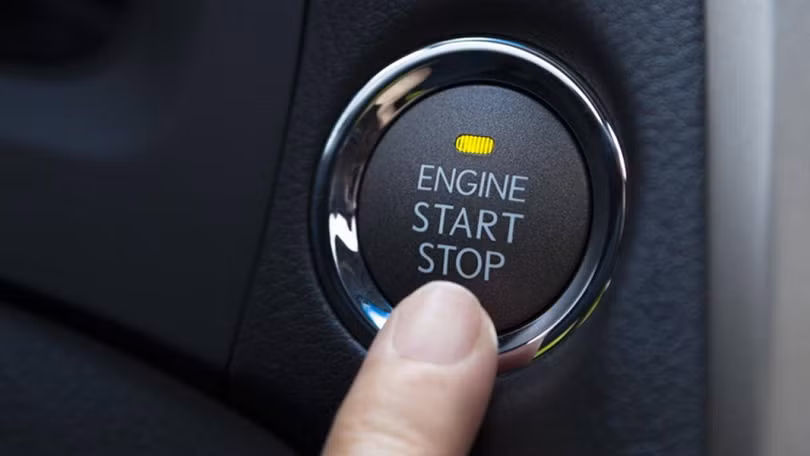 Ôtô đang chạy, bấm vào nút khởi động có ảnh hưởng gì không?
