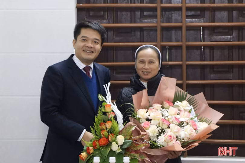 Lãnh đạo tỉnh chúc mừng Tòa Giám mục Giáo phận Hà Tĩnh