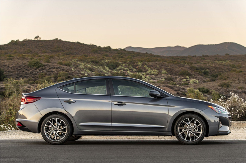 Hyundai Elantra: nội thất có đáng tiền và đủ thuyết phục trên đường trường? ảnh 4 Hyundai Elantra: nội thất có đáng tiền và đủ thuyết phục trên đường trường?