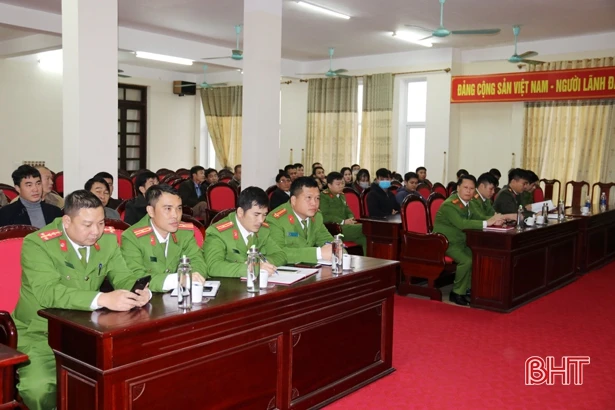 102 chủ cơ sở kinh doanh ở TX Kỳ Anh cam kết thực hiện nghị định mới về sử dụng pháo nổ