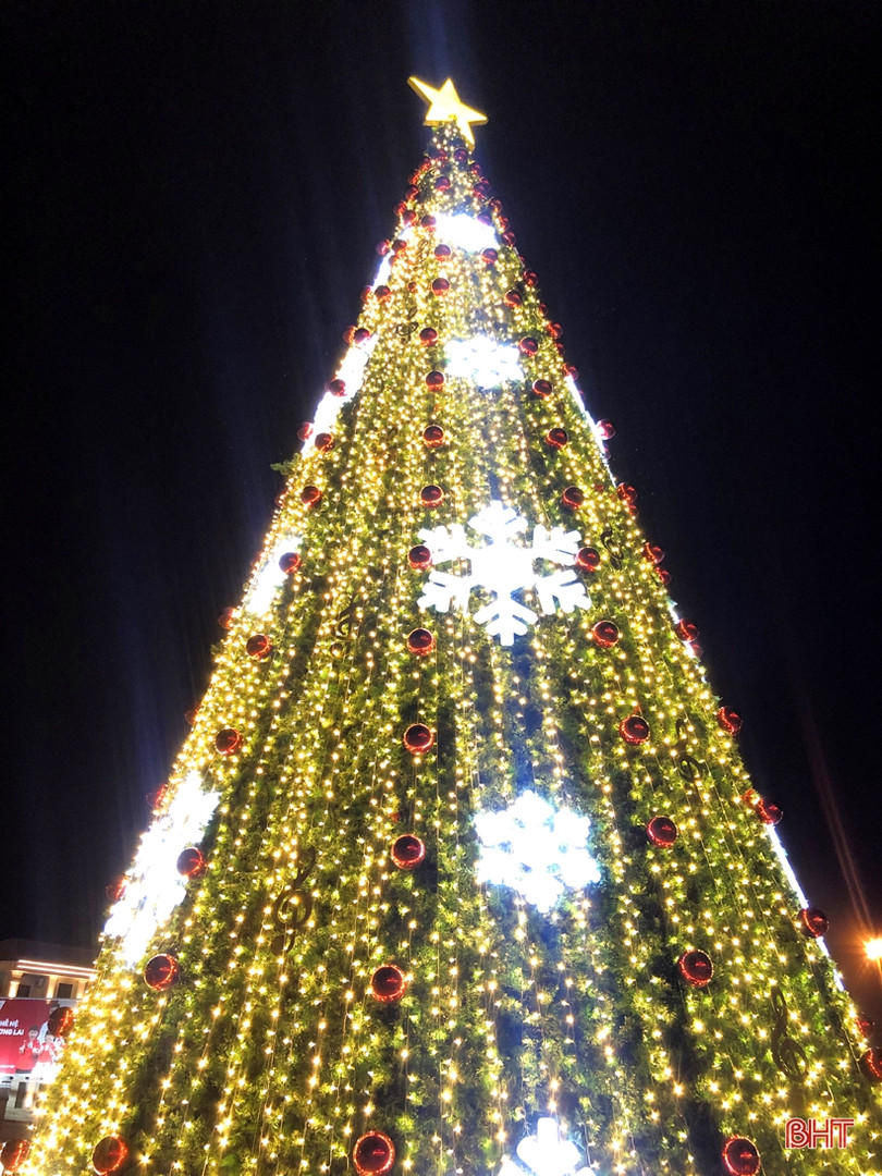 TP Hà Tĩnh ngập tràn sắc màu Giáng sinh