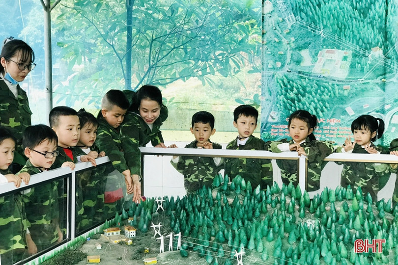 Bé mầm non Trí Đức “hóa thân” thành chiến sỹ biên phòng