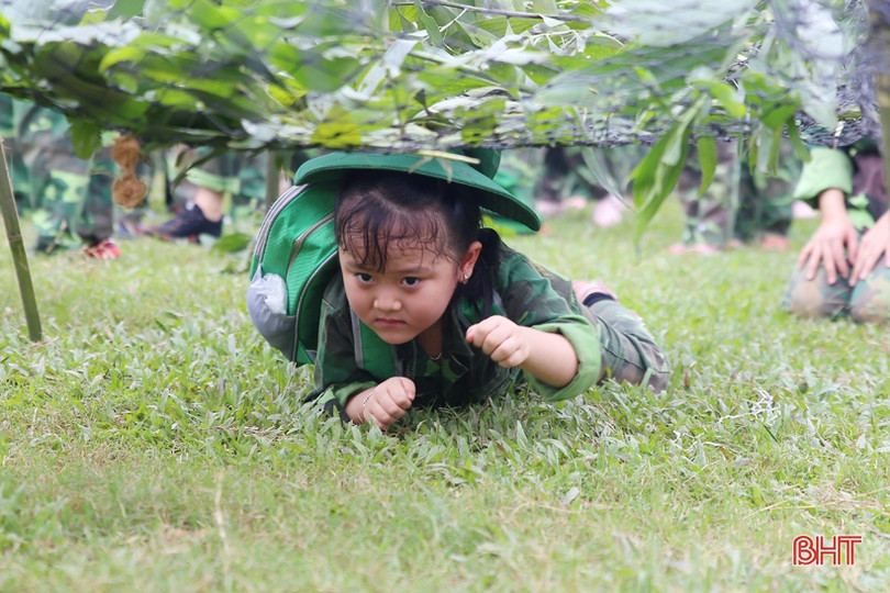 Bé mầm non Trí Đức “hóa thân” thành chiến sỹ biên phòng