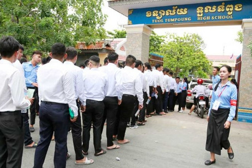 Thủ tướng Campuchia cho tất cả học sinh lớp 12 tốt nghiệp không cần thi
