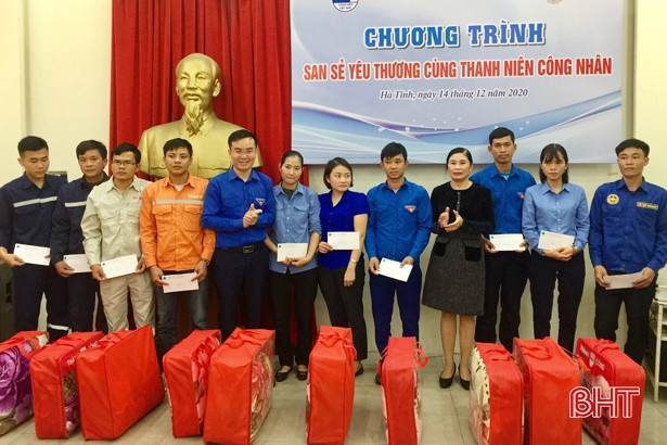 Trao tặng 100 suất quà cho công nhân Hà Tĩnh có hoàn cảnh khó khăn