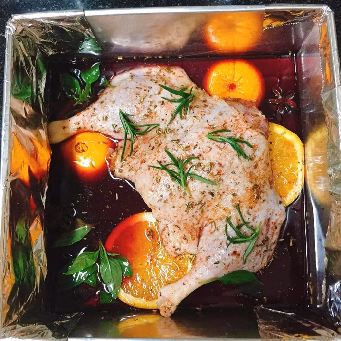 Trời lạnh, làm món vịt nướng vang đỏ sốt cam để cả nhà cùng thưởng thức