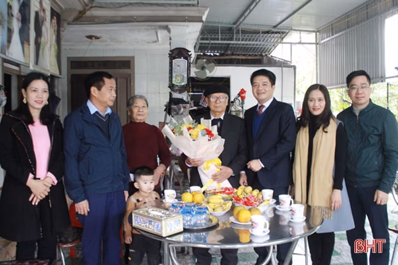 Chủ tịch Ủy ban MTTQ tỉnh Hà Tĩnh chúc mừng Giáo hạt Nghĩa Yên