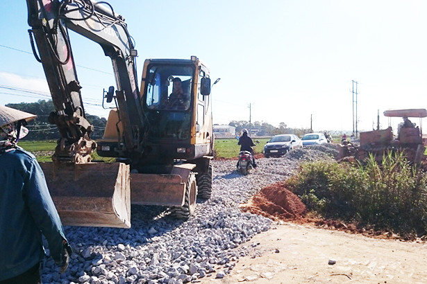 Thi công thiếu an toàn trên quốc lộ 8C ở Hương Sơn