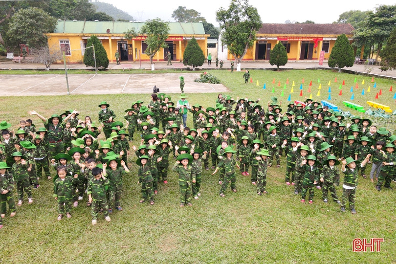 Bé mầm non Trí Đức “hóa thân” thành chiến sỹ biên phòng