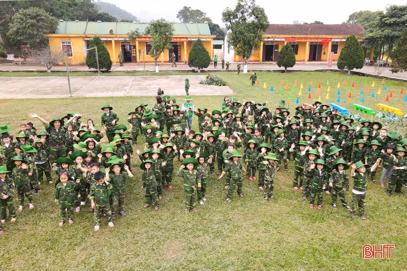 Bé mầm non Trí Đức “hóa thân” thành chiến sỹ biên phòng